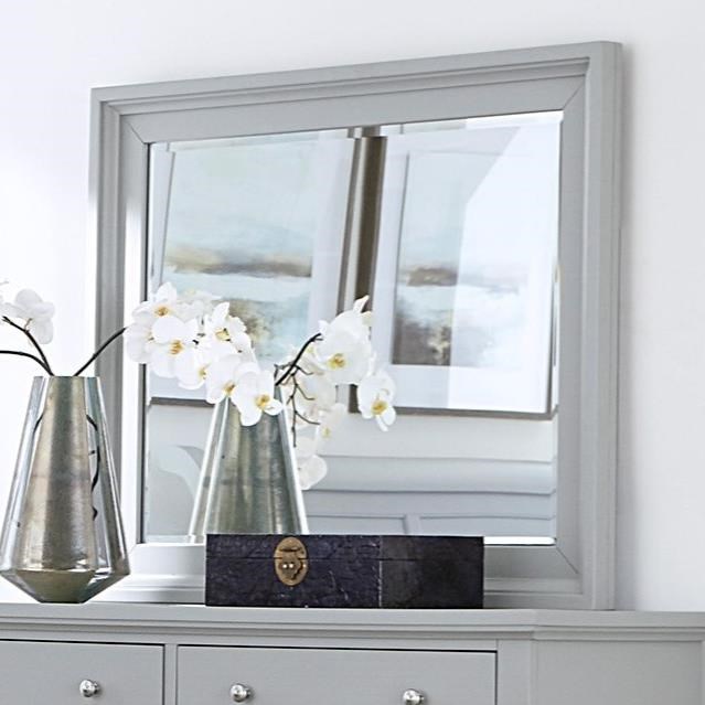 Chesser outlet with mirror